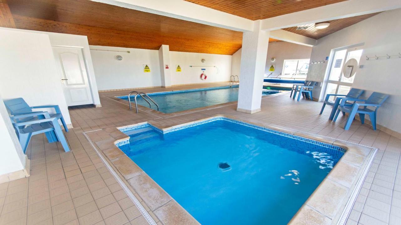 Clifton Court Apt 23 With Seaviews & Heated Pool Apartman Croyde Kültér fotó